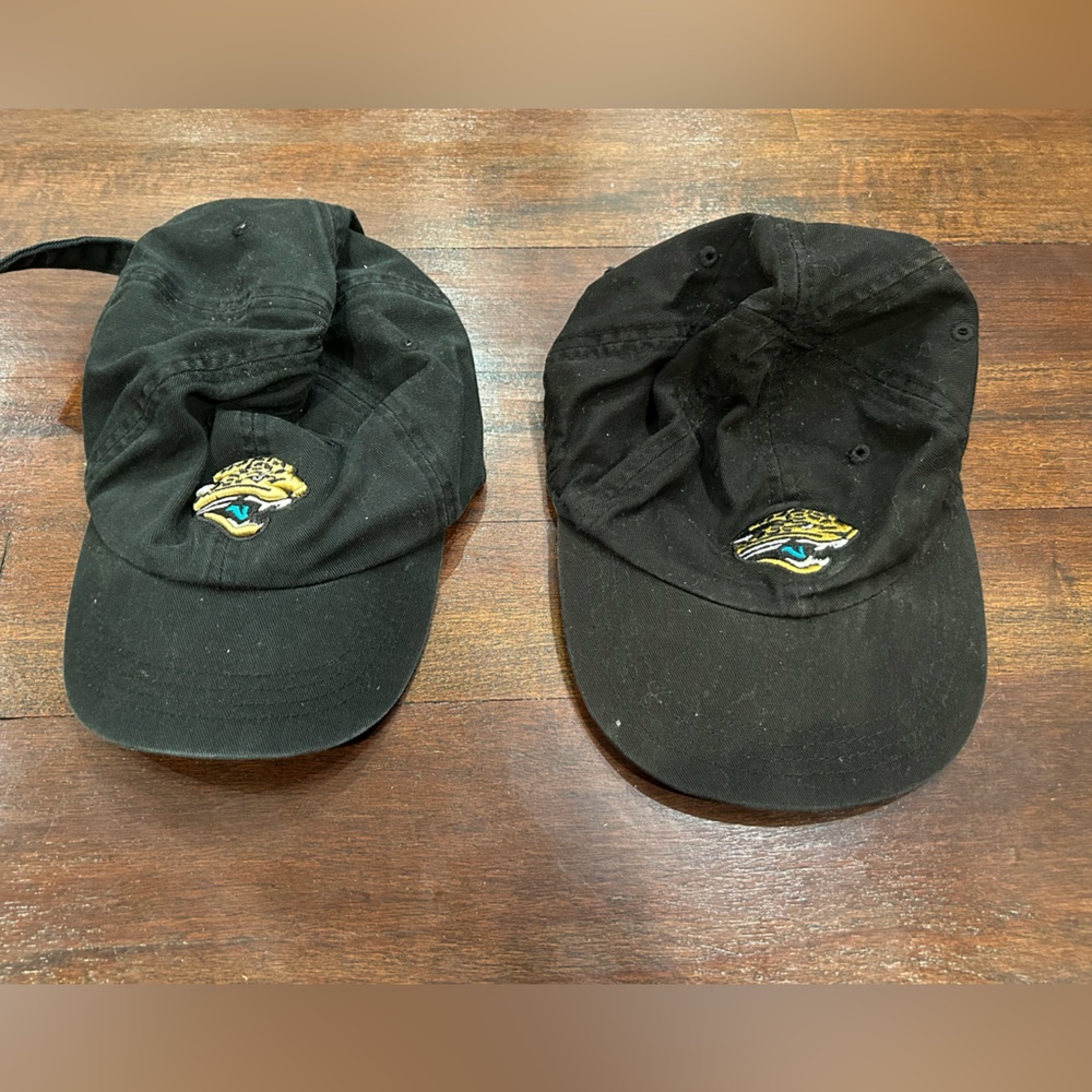 2 jaguar snap back hats